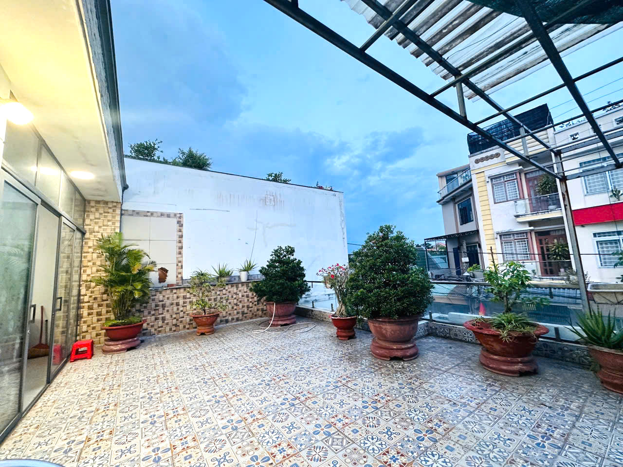 Nhà mặt tiền đẹp Linh Xuân, Thủ Đức – 9x21m, 2 tầng chắc chắn, gara ô tô, gần chợ, trường học, giá - Ảnh 3
